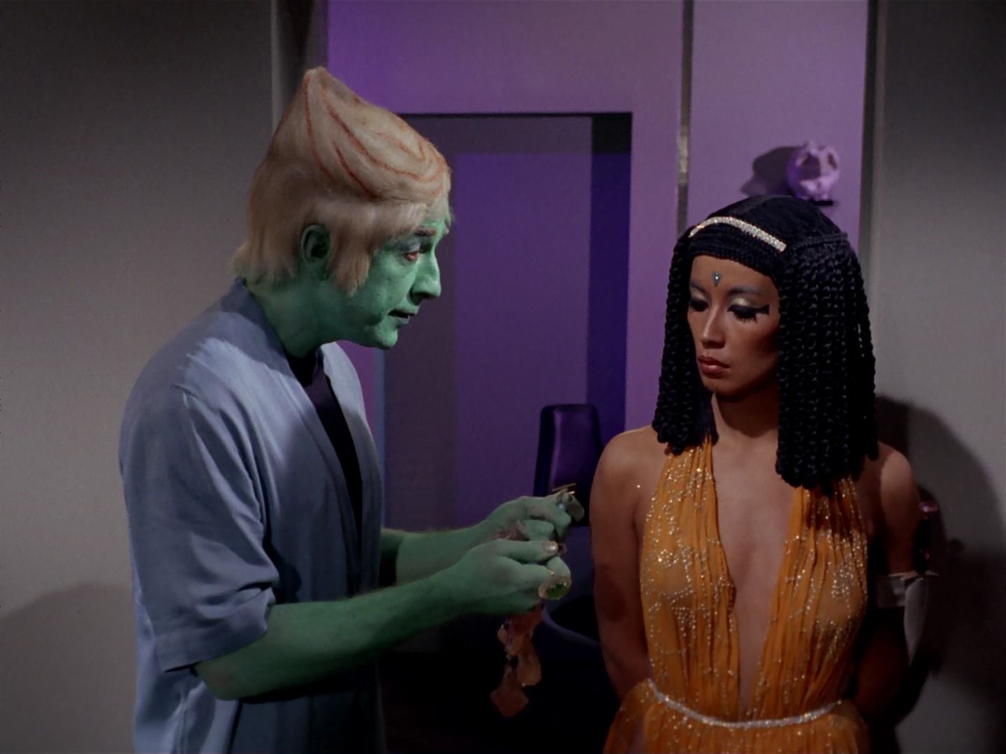 ariane179254_StarTrek_3x13_ElaanOfTroyius_2557.jpg