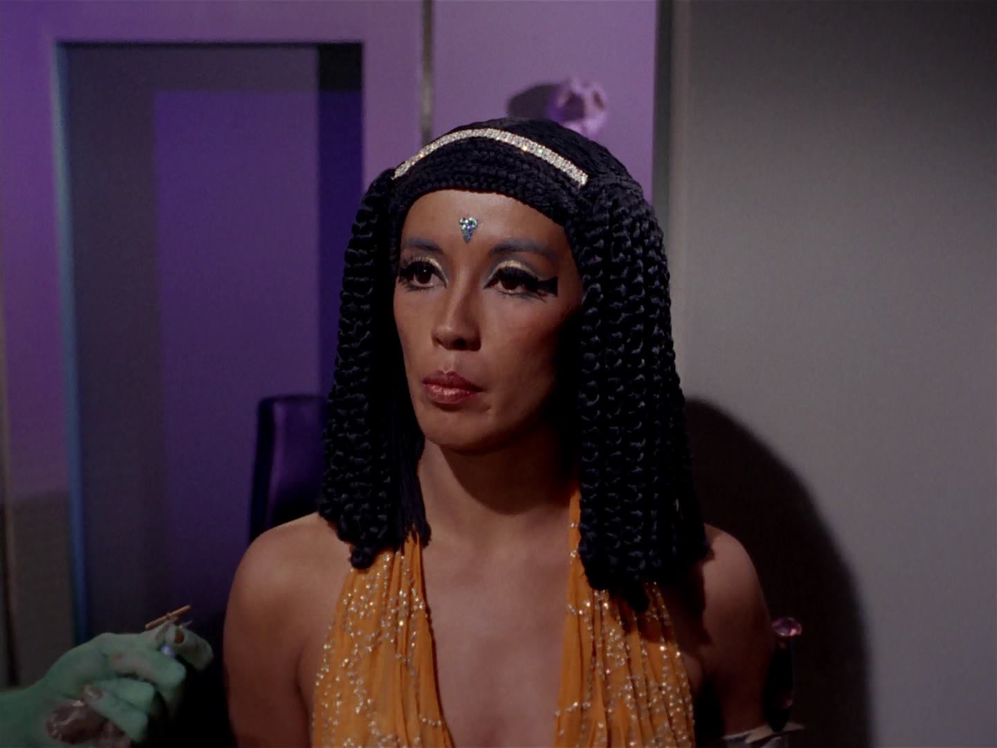 ariane179254_StarTrek_3x13_ElaanOfTroyius_2561.jpg