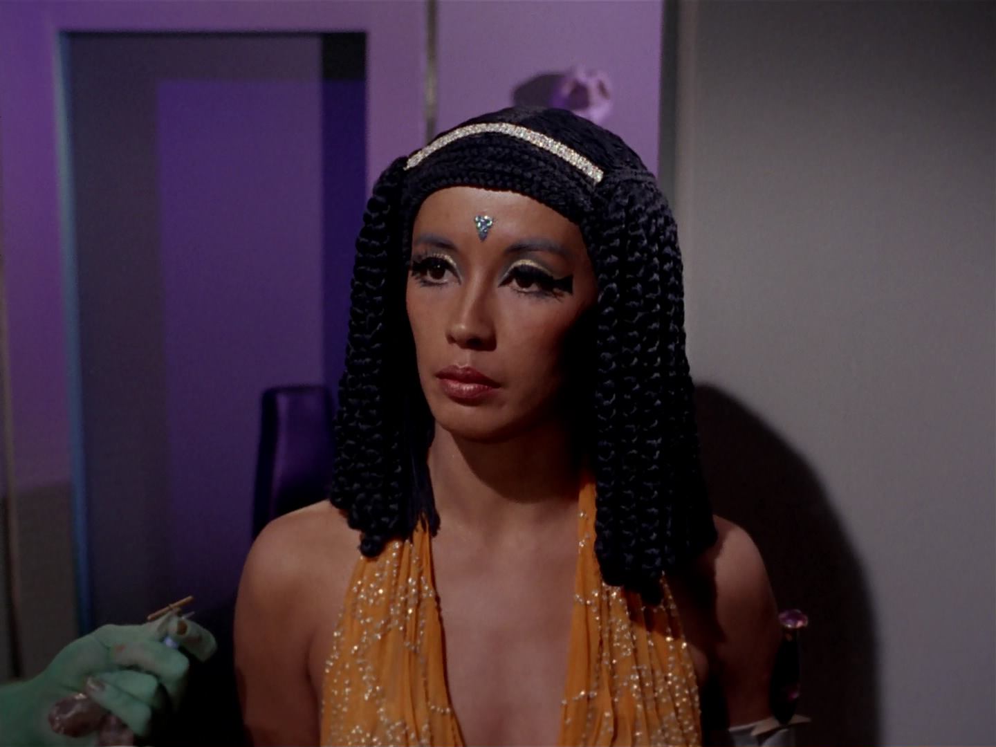 ariane179254_StarTrek_3x13_ElaanOfTroyius_2563.jpg
