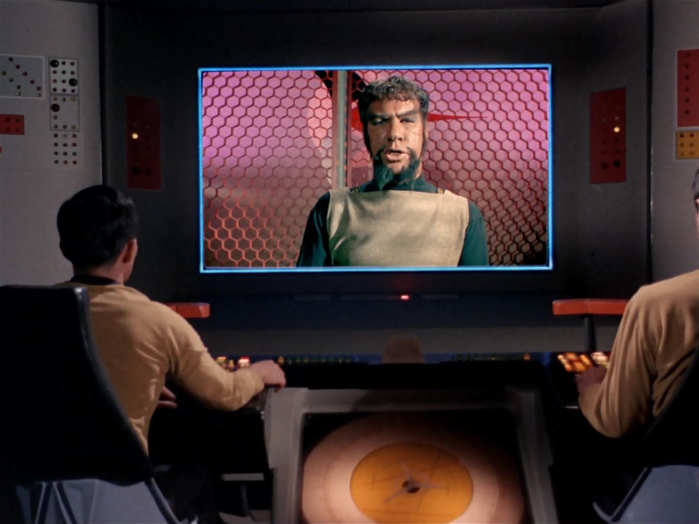 ariane179254_StarTrek_3x13_ElaanOfTroyius_2605.jpg