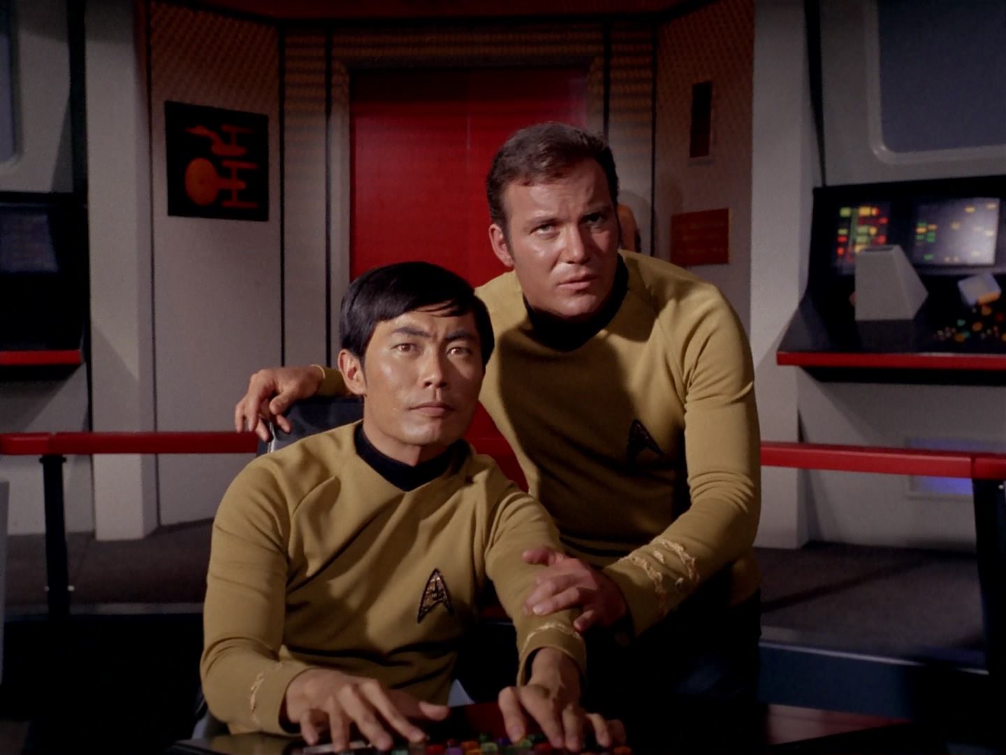 ariane179254_StarTrek_3x13_ElaanOfTroyius_2676.jpg