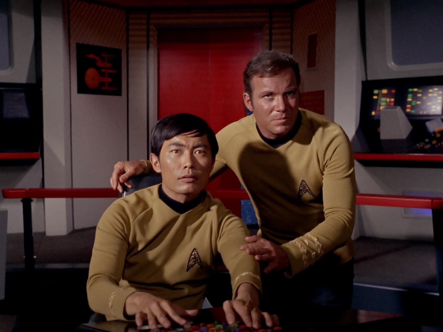 ariane179254_StarTrek_3x13_ElaanOfTroyius_2678.jpg