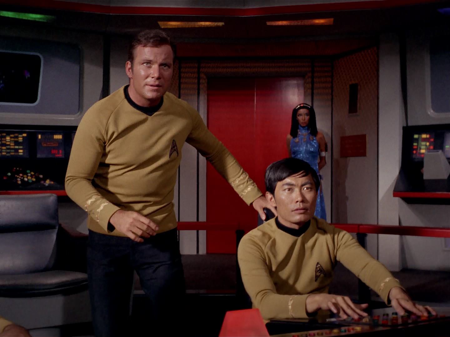 ariane179254_StarTrek_3x13_ElaanOfTroyius_2683.jpg