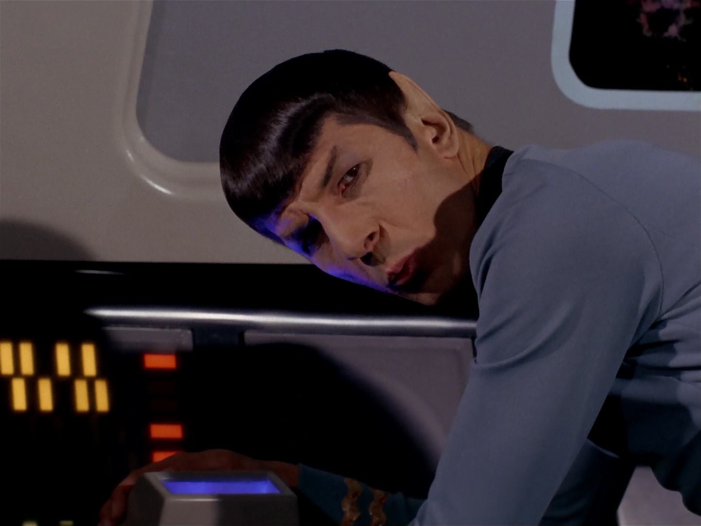 ariane179254_StarTrek_3x13_ElaanOfTroyius_2689.jpg