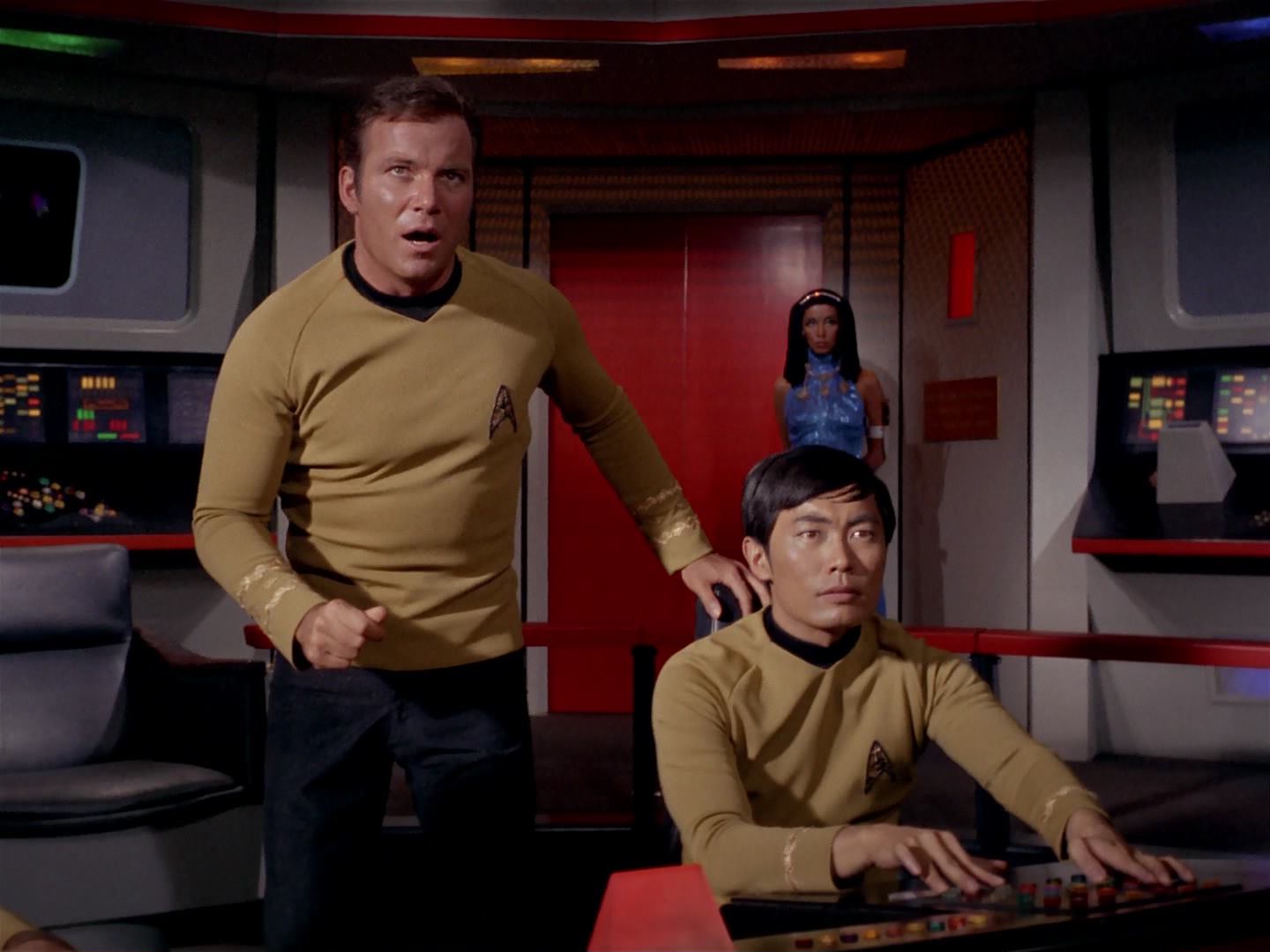 ariane179254_StarTrek_3x13_ElaanOfTroyius_2690.jpg