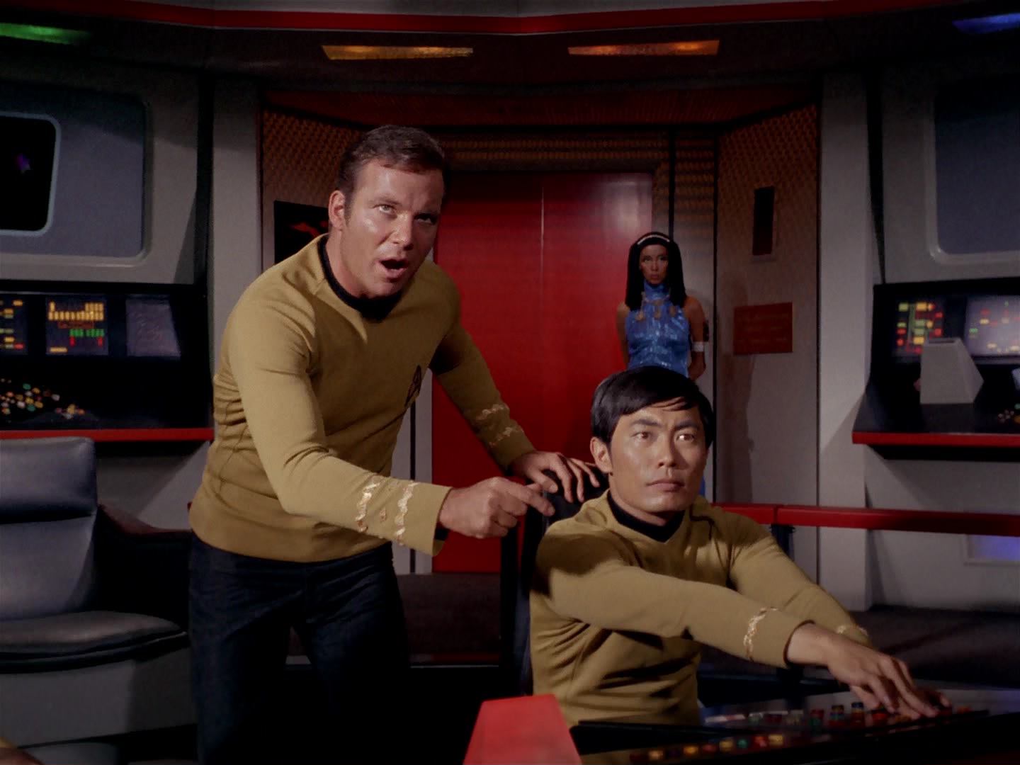 ariane179254_StarTrek_3x13_ElaanOfTroyius_2692.jpg