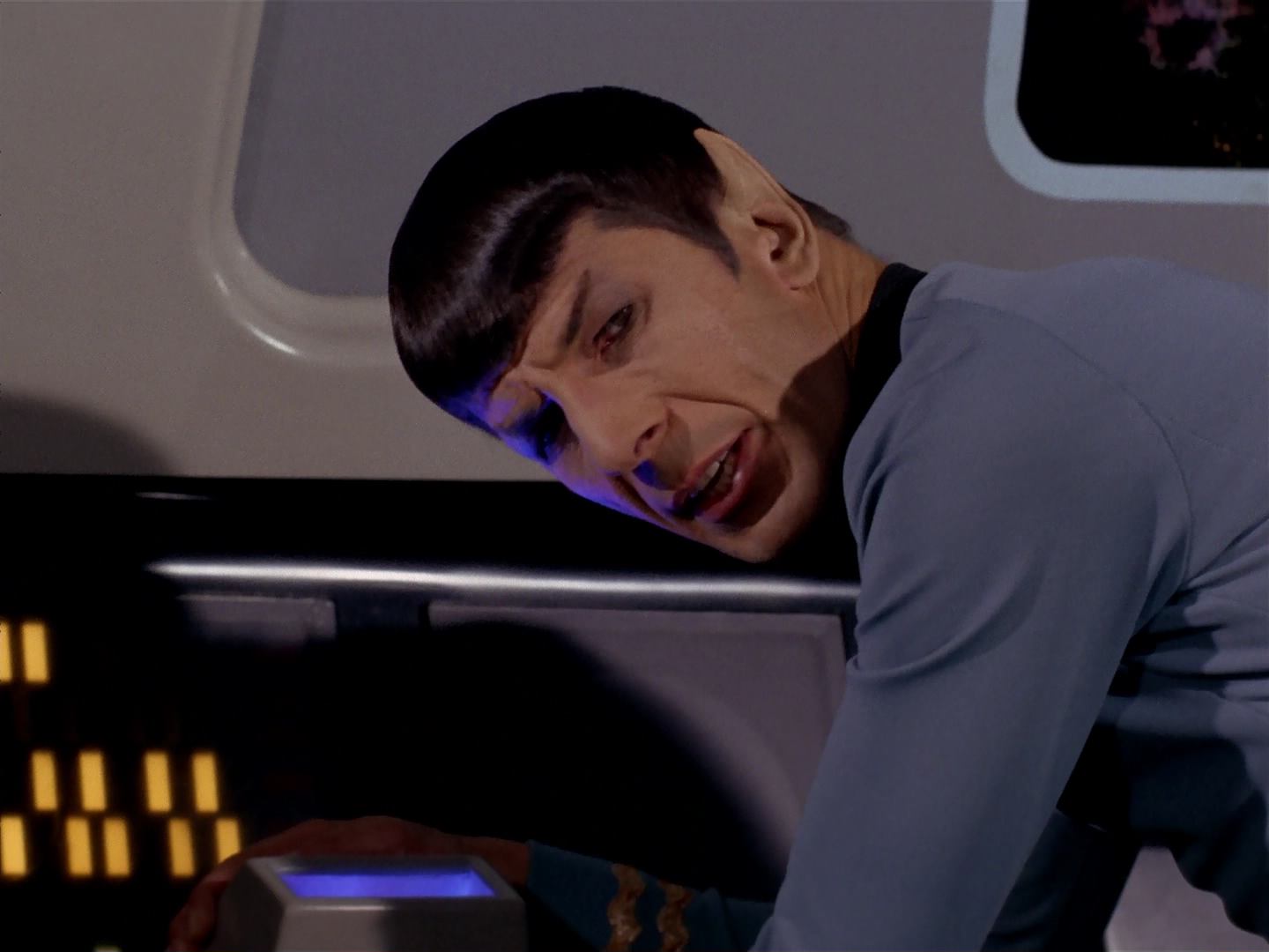 ariane179254_StarTrek_3x13_ElaanOfTroyius_2704.jpg