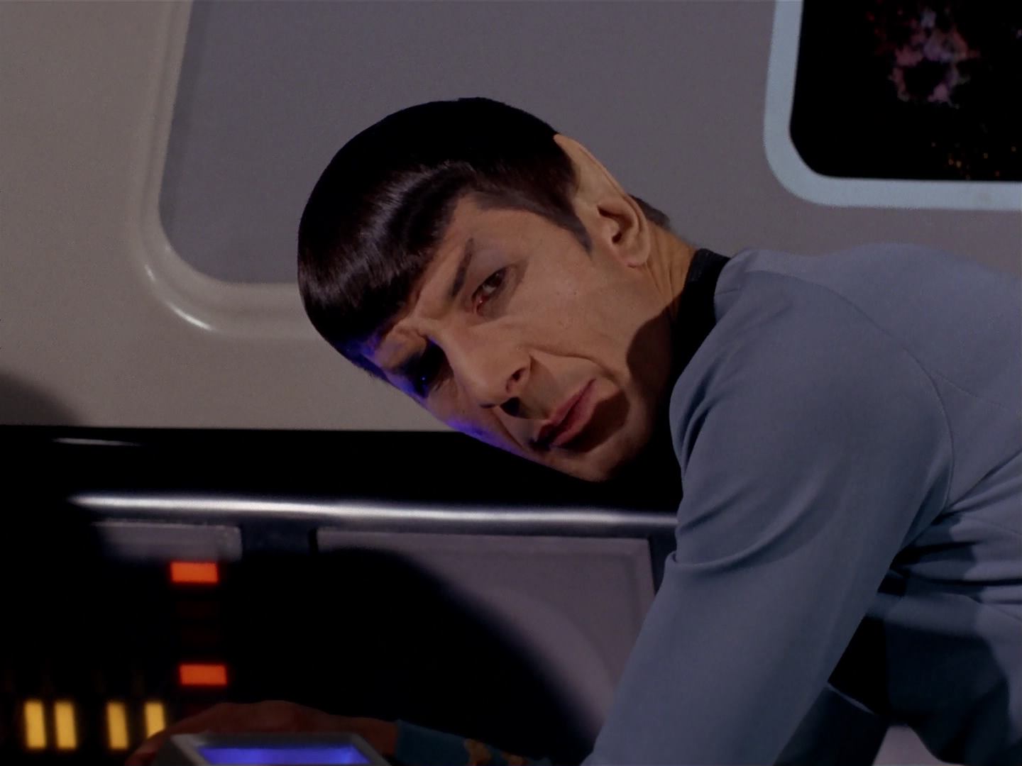 ariane179254_StarTrek_3x13_ElaanOfTroyius_2705.jpg
