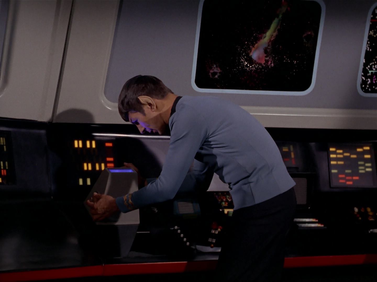 ariane179254_StarTrek_3x13_ElaanOfTroyius_2710.jpg