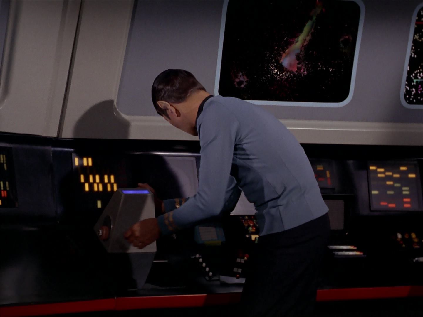 ariane179254_StarTrek_3x13_ElaanOfTroyius_2712.jpg