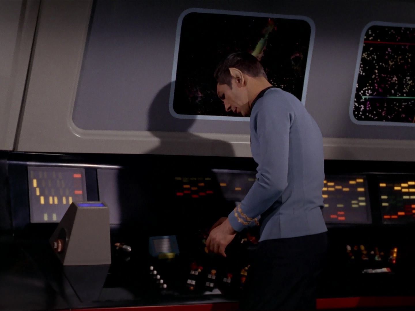 ariane179254_StarTrek_3x13_ElaanOfTroyius_2714.jpg