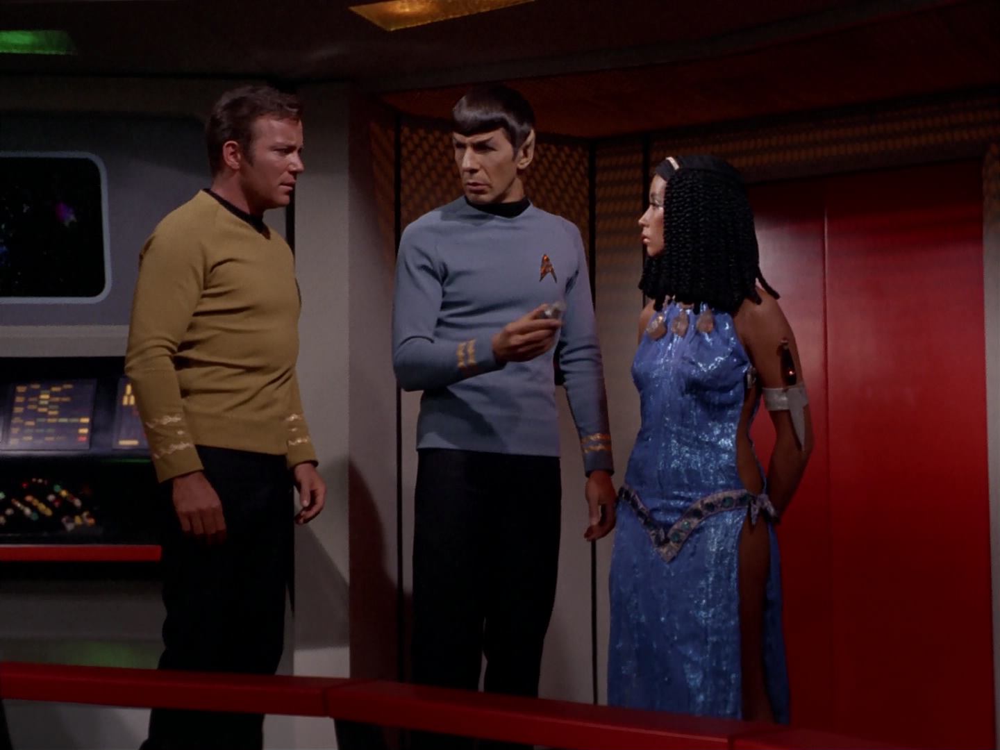ariane179254_StarTrek_3x13_ElaanOfTroyius_2752.jpg