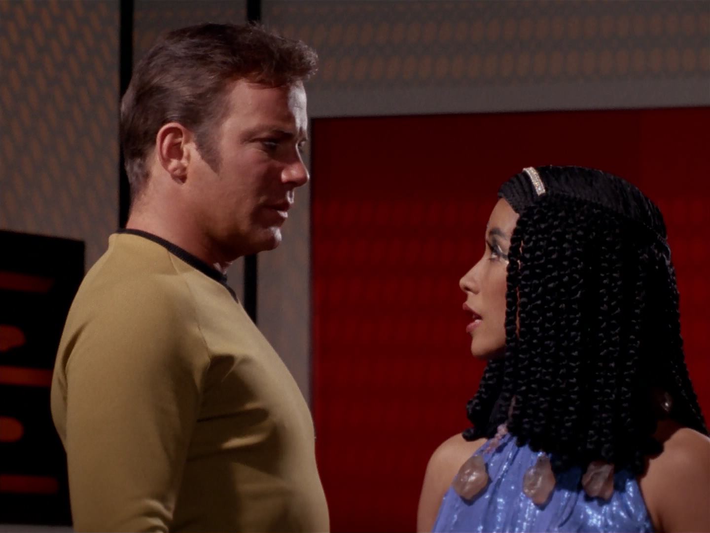 ariane179254_StarTrek_3x13_ElaanOfTroyius_2759.jpg