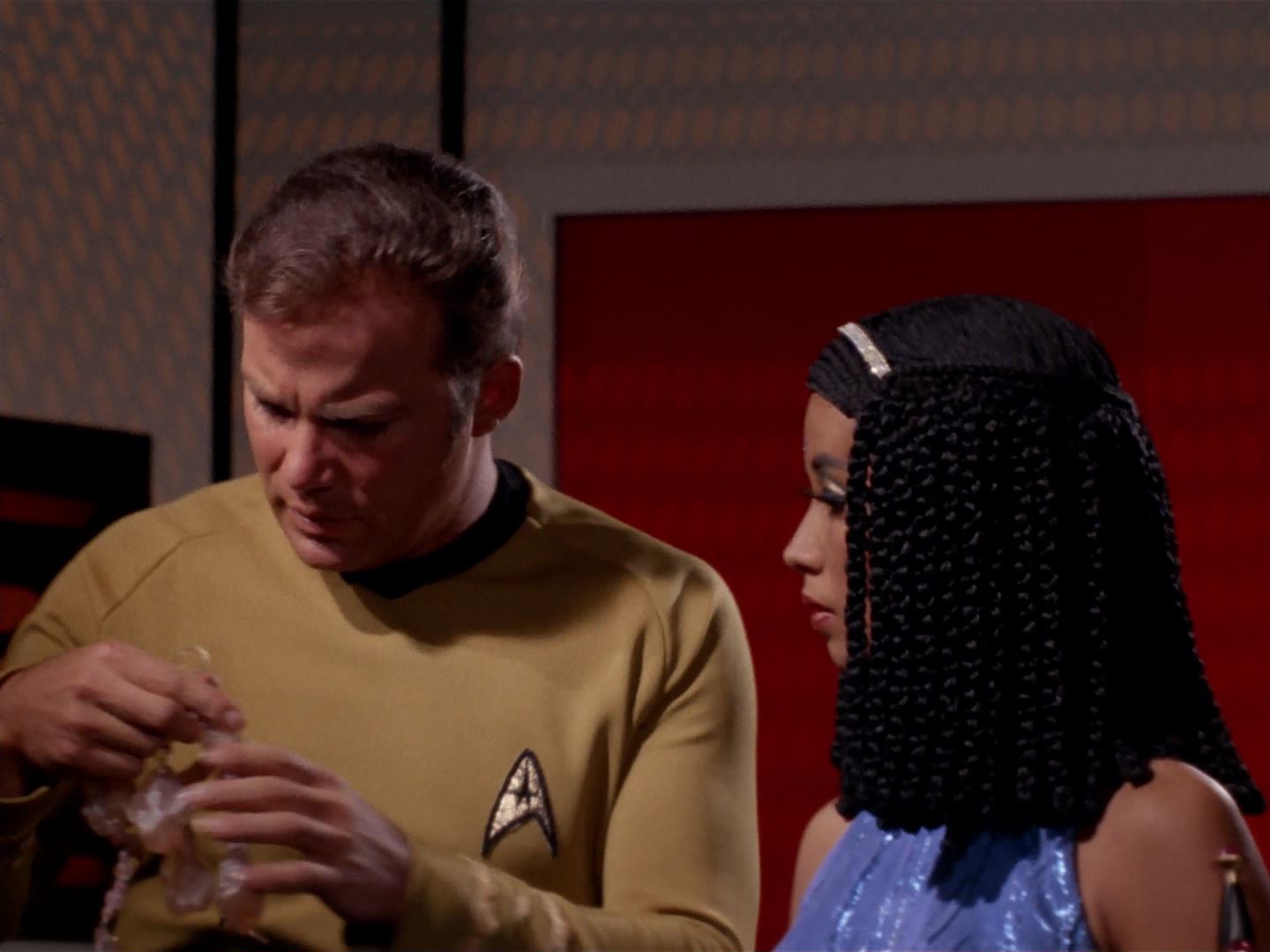 ariane179254_StarTrek_3x13_ElaanOfTroyius_2768.jpg