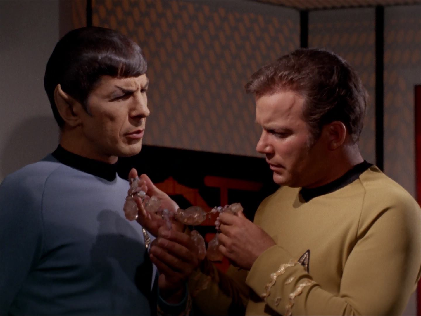 ariane179254_StarTrek_3x13_ElaanOfTroyius_2771.jpg