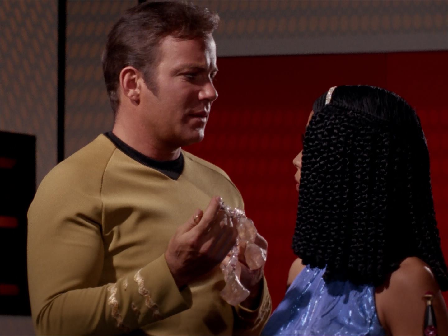ariane179254_StarTrek_3x13_ElaanOfTroyius_2786.jpg