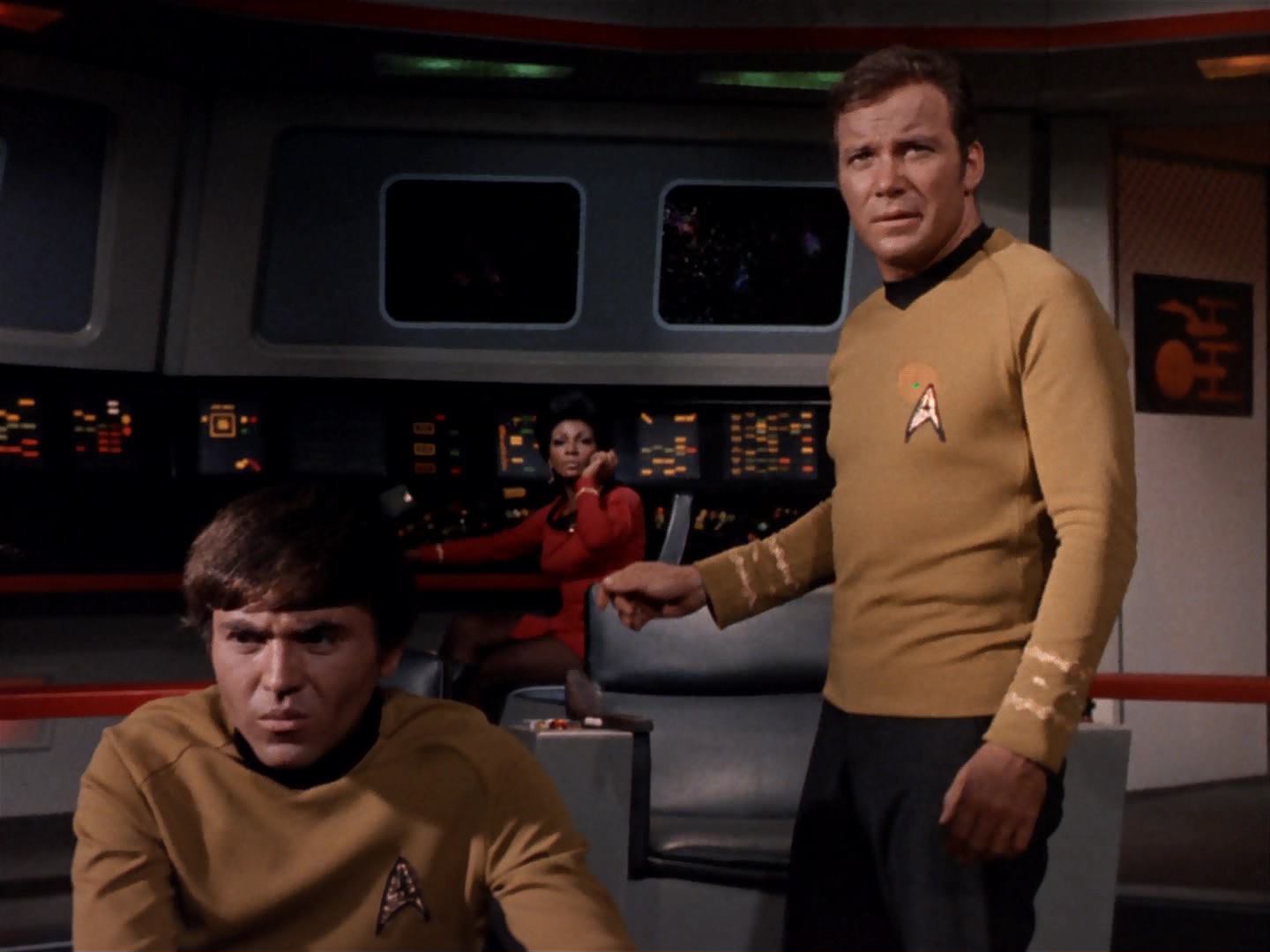 ariane179254_StarTrek_3x13_ElaanOfTroyius_2839.jpg