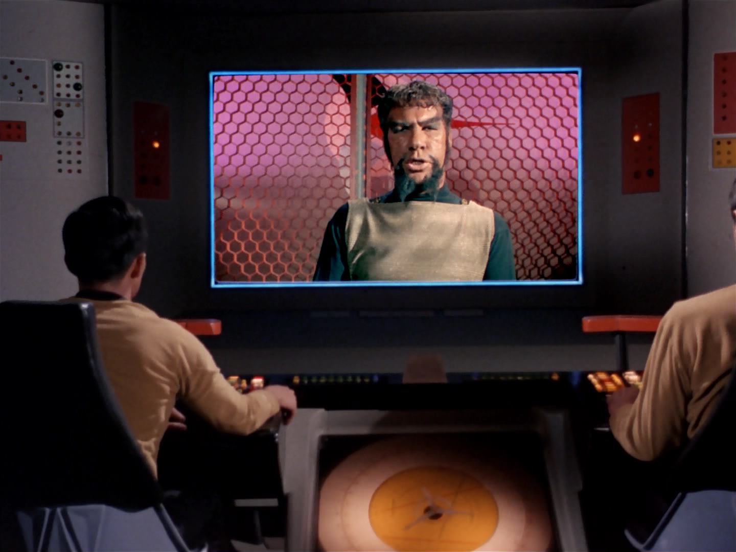 ariane179254_StarTrek_3x13_ElaanOfTroyius_2842.jpg
