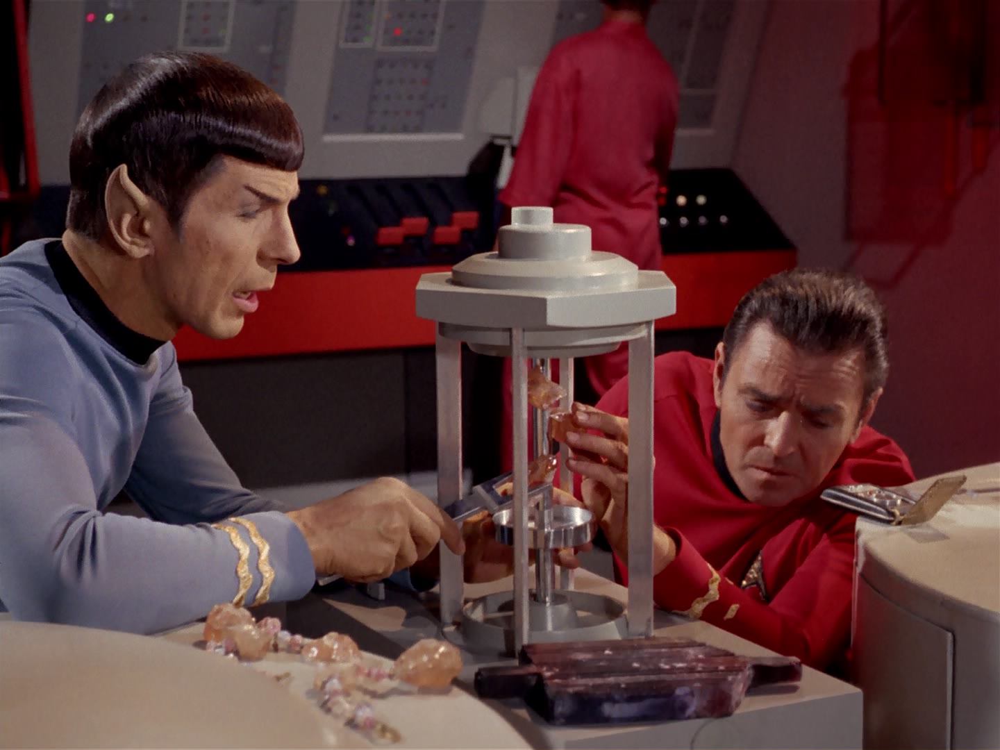ariane179254_StarTrek_3x13_ElaanOfTroyius_2896.jpg