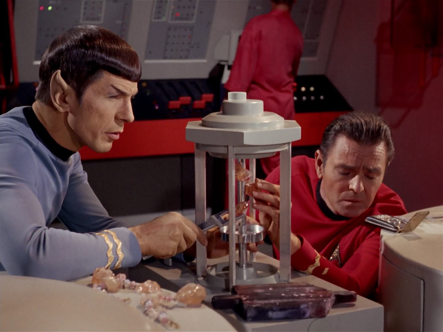 ariane179254_StarTrek_3x13_ElaanOfTroyius_2897.jpg