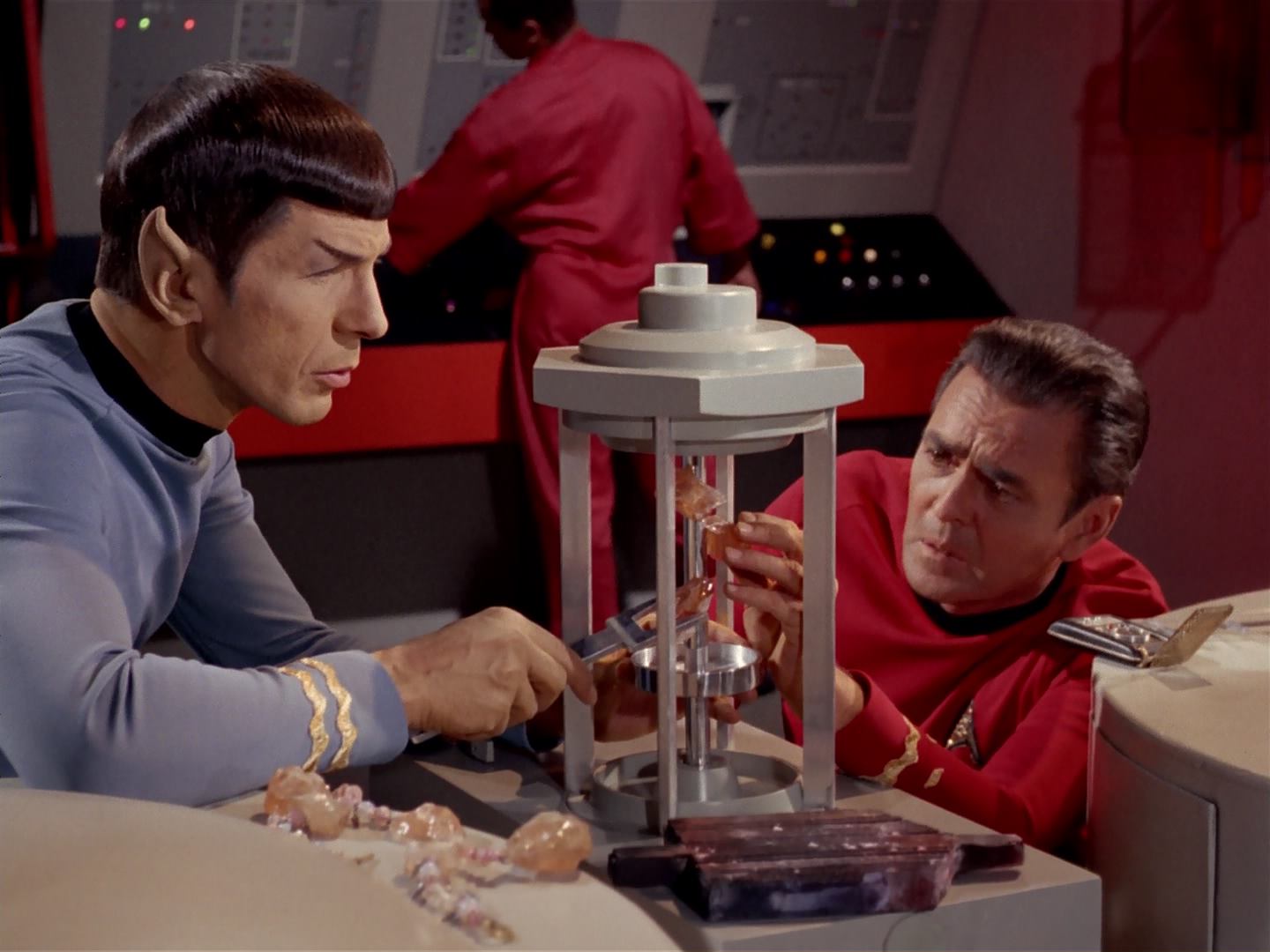 ariane179254_StarTrek_3x13_ElaanOfTroyius_2902.jpg