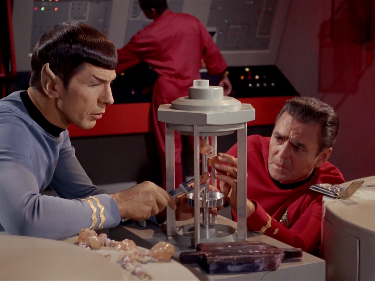 ariane179254_StarTrek_3x13_ElaanOfTroyius_2903.jpg