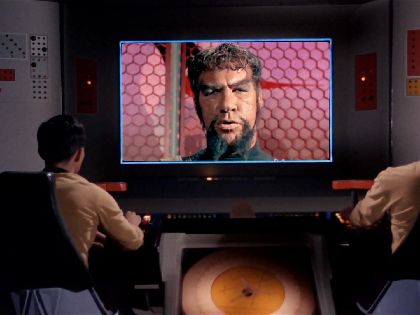 ariane179254_StarTrek_3x13_ElaanOfTroyius_2924.jpg
