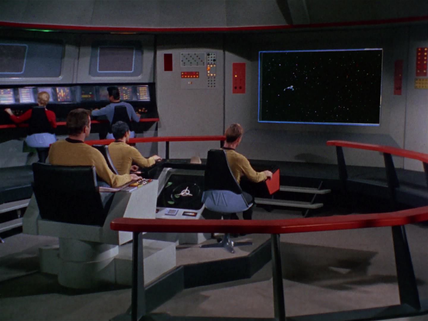 ariane179254_StarTrek_3x13_ElaanOfTroyius_2931.jpg
