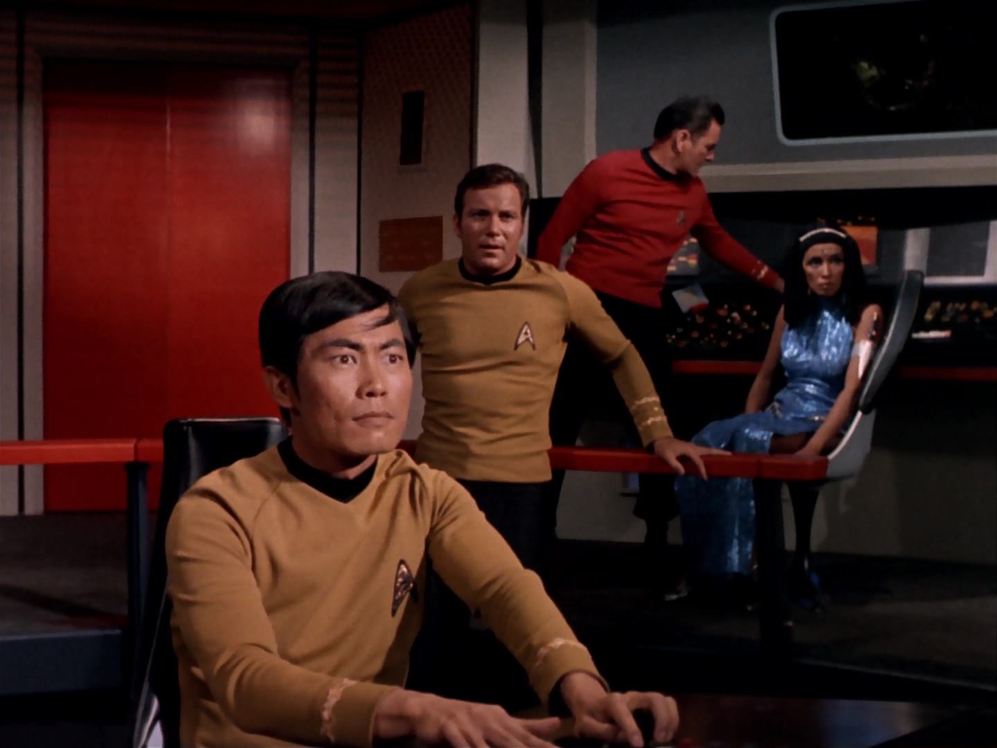 ariane179254_StarTrek_3x13_ElaanOfTroyius_3026.jpg
