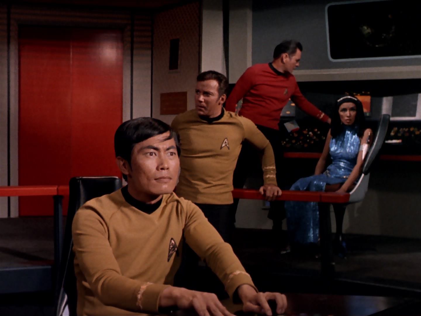 ariane179254_StarTrek_3x13_ElaanOfTroyius_3028.jpg