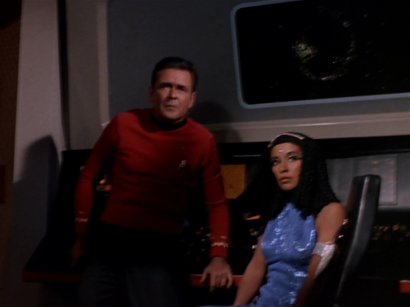 ariane179254_StarTrek_3x13_ElaanOfTroyius_3043.jpg