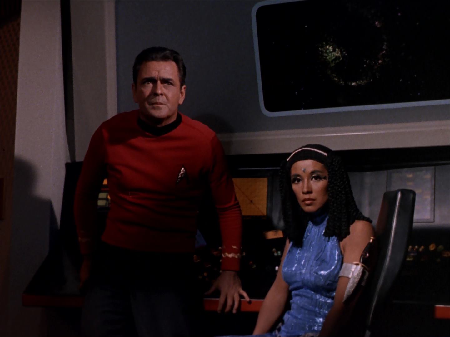 ariane179254_StarTrek_3x13_ElaanOfTroyius_3044.jpg