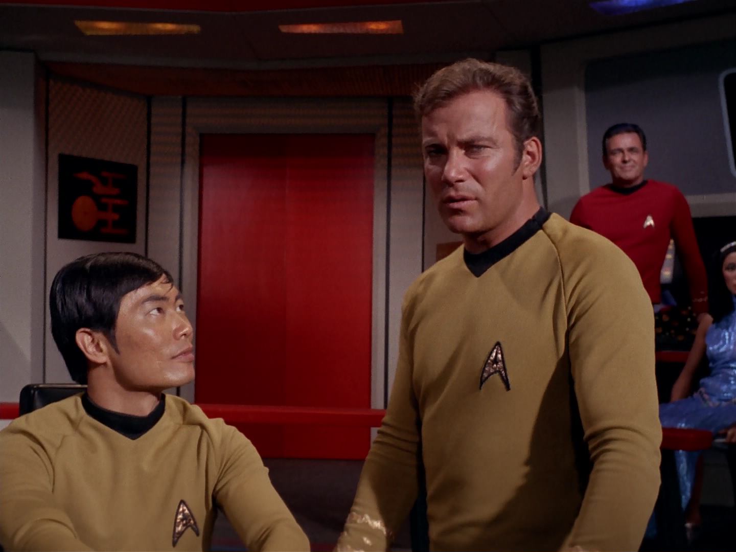 ariane179254_StarTrek_3x13_ElaanOfTroyius_3074.jpg