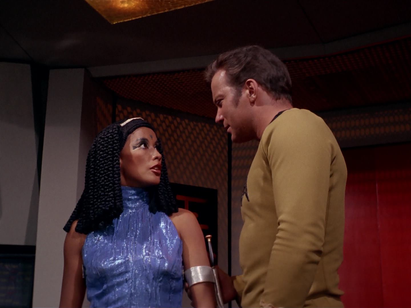 ariane179254_StarTrek_3x13_ElaanOfTroyius_3083.jpg