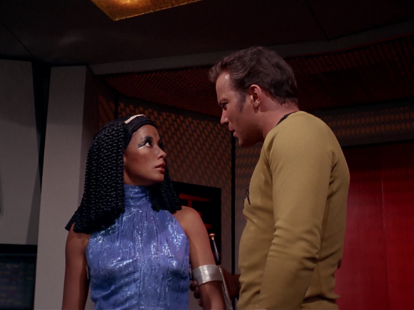 ariane179254_StarTrek_3x13_ElaanOfTroyius_3084.jpg
