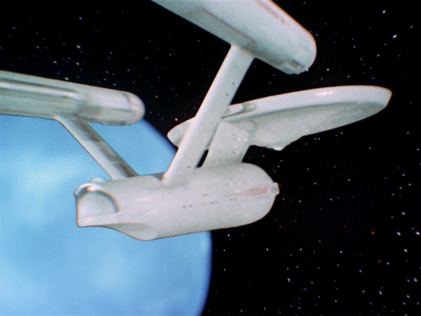 ariane179254_StarTrek_3x13_ElaanOfTroyius_3104.jpg