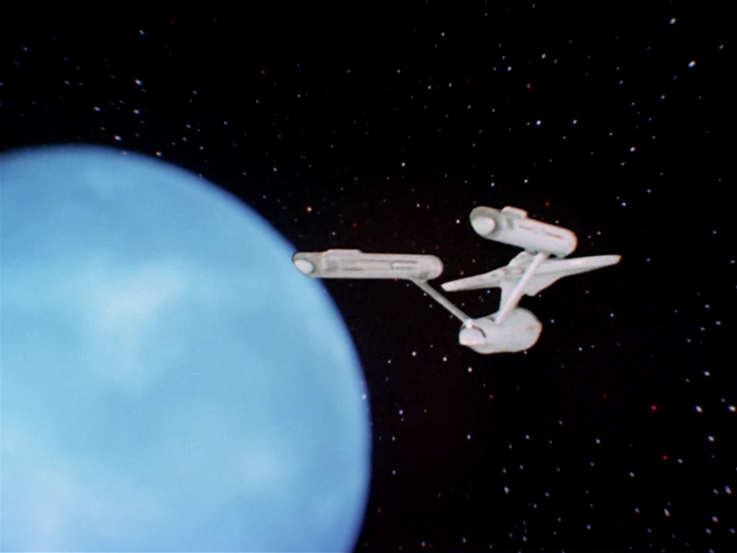 ariane179254_StarTrek_3x13_ElaanOfTroyius_3109.jpg