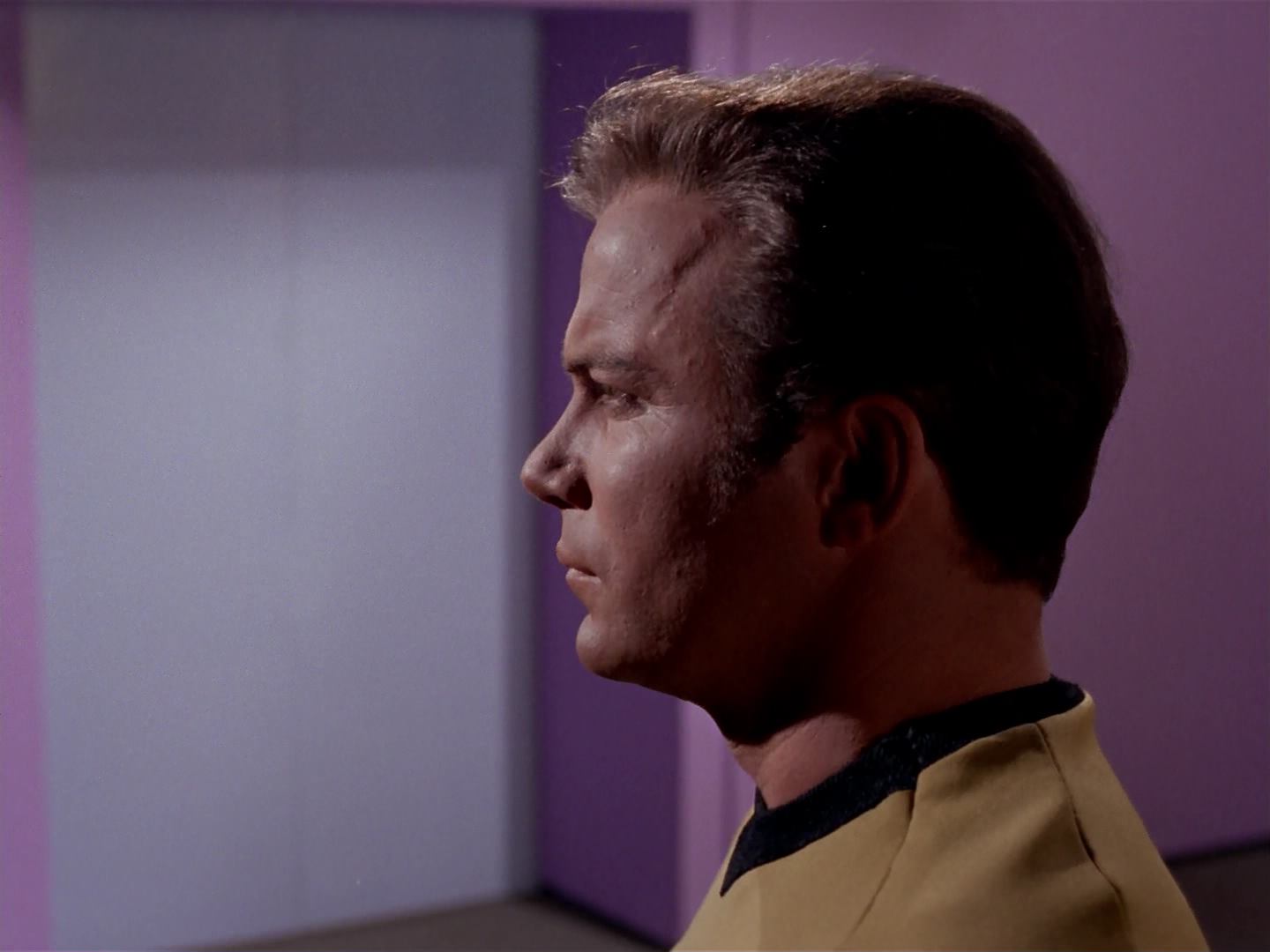 ariane179254_StarTrek_3x13_ElaanOfTroyius_3110.jpg