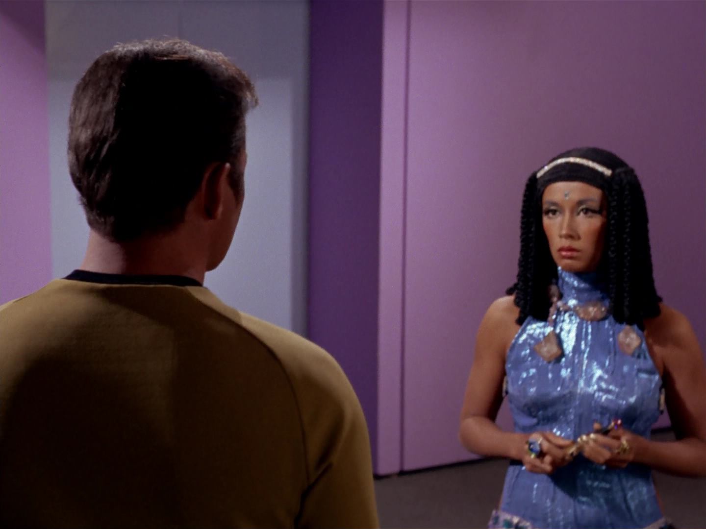 ariane179254_StarTrek_3x13_ElaanOfTroyius_3124.jpg