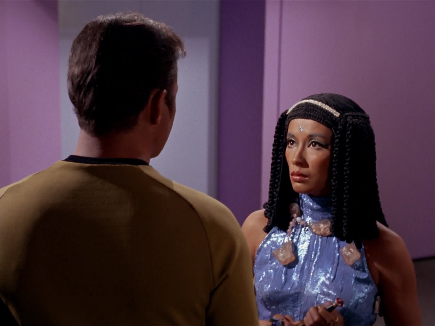 ariane179254_StarTrek_3x13_ElaanOfTroyius_3132.jpg