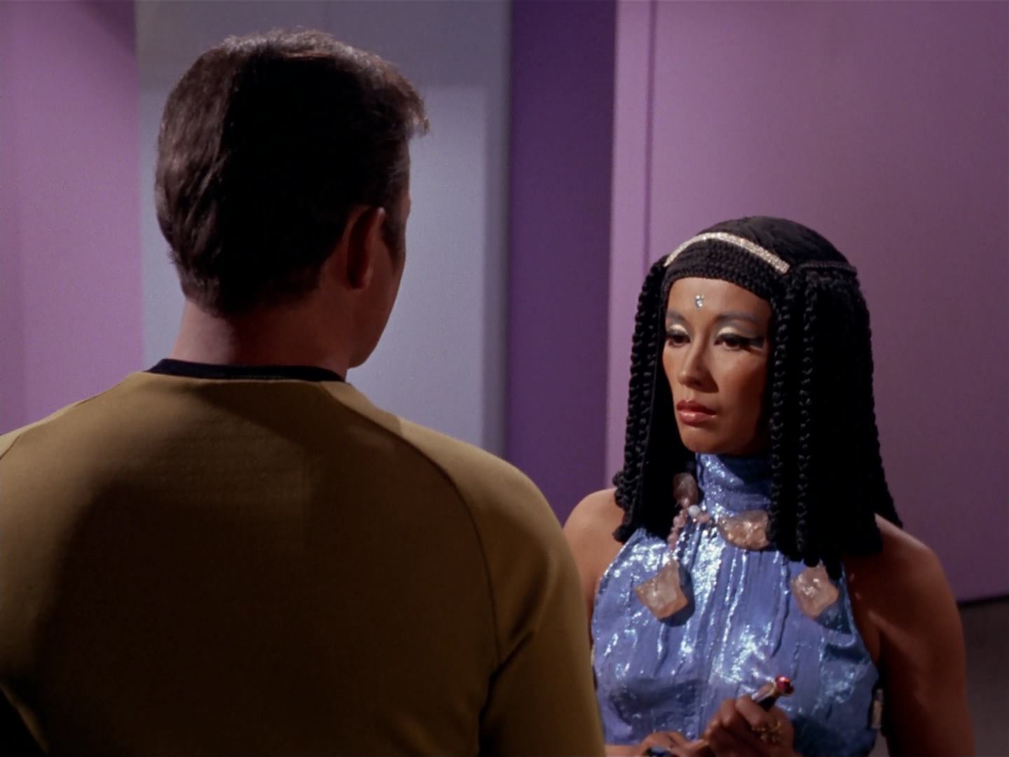 ariane179254_StarTrek_3x13_ElaanOfTroyius_3133.jpg