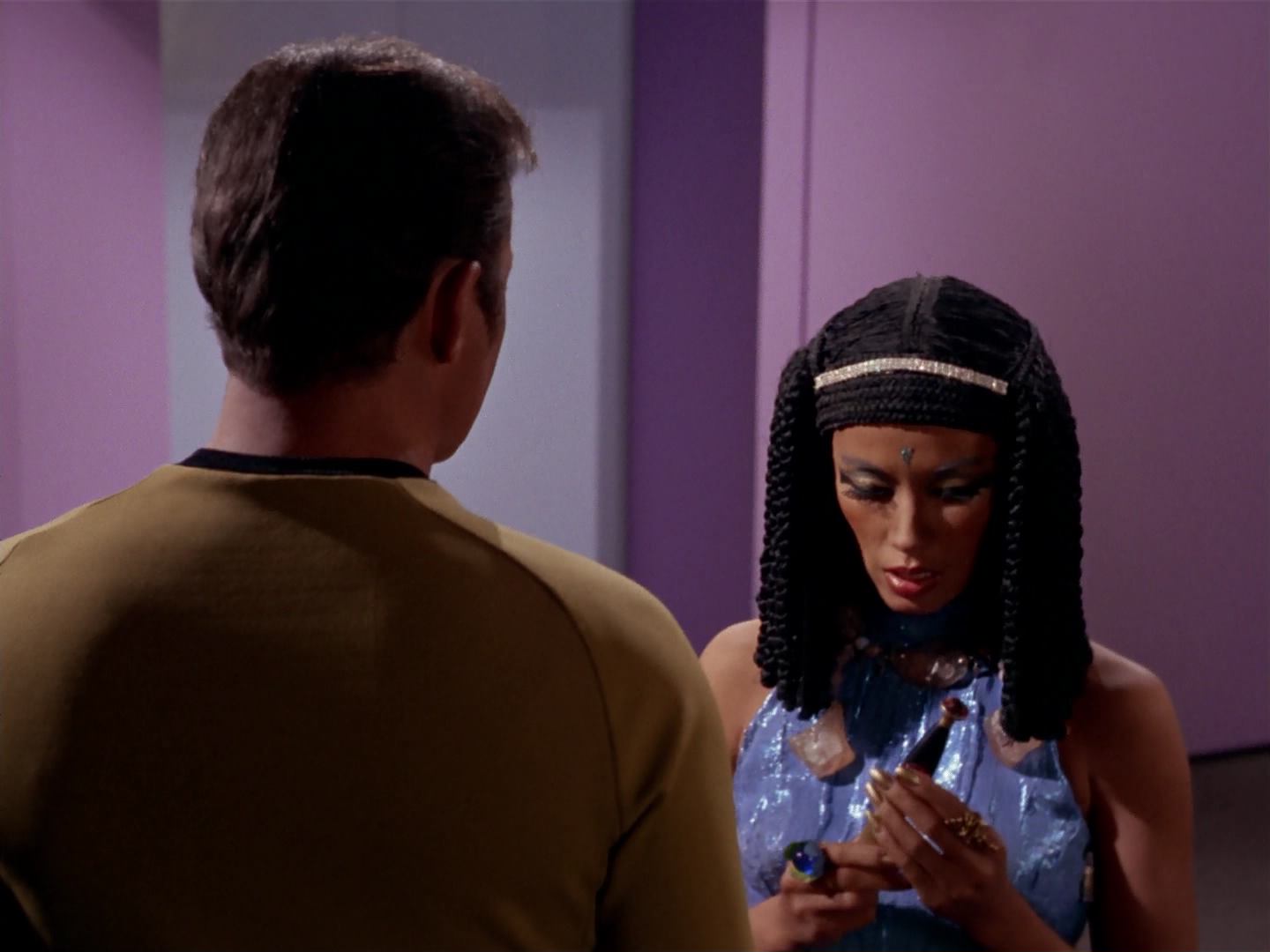 ariane179254_StarTrek_3x13_ElaanOfTroyius_3137.jpg