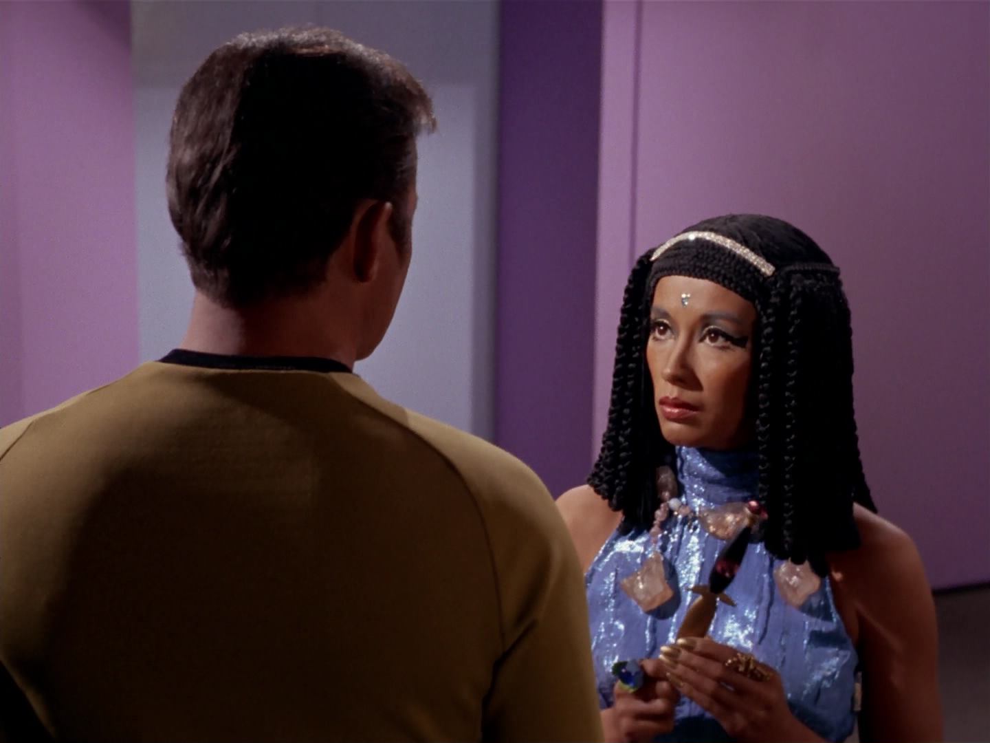 ariane179254_StarTrek_3x13_ElaanOfTroyius_3148.jpg