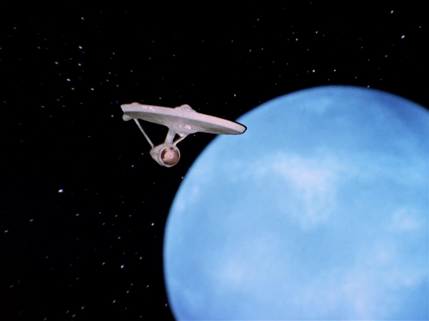 ariane179254_StarTrek_3x13_ElaanOfTroyius_3207.jpg