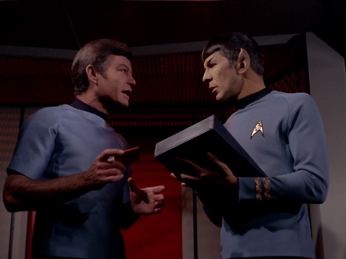 ariane179254_StarTrek_3x13_ElaanOfTroyius_3216.jpg
