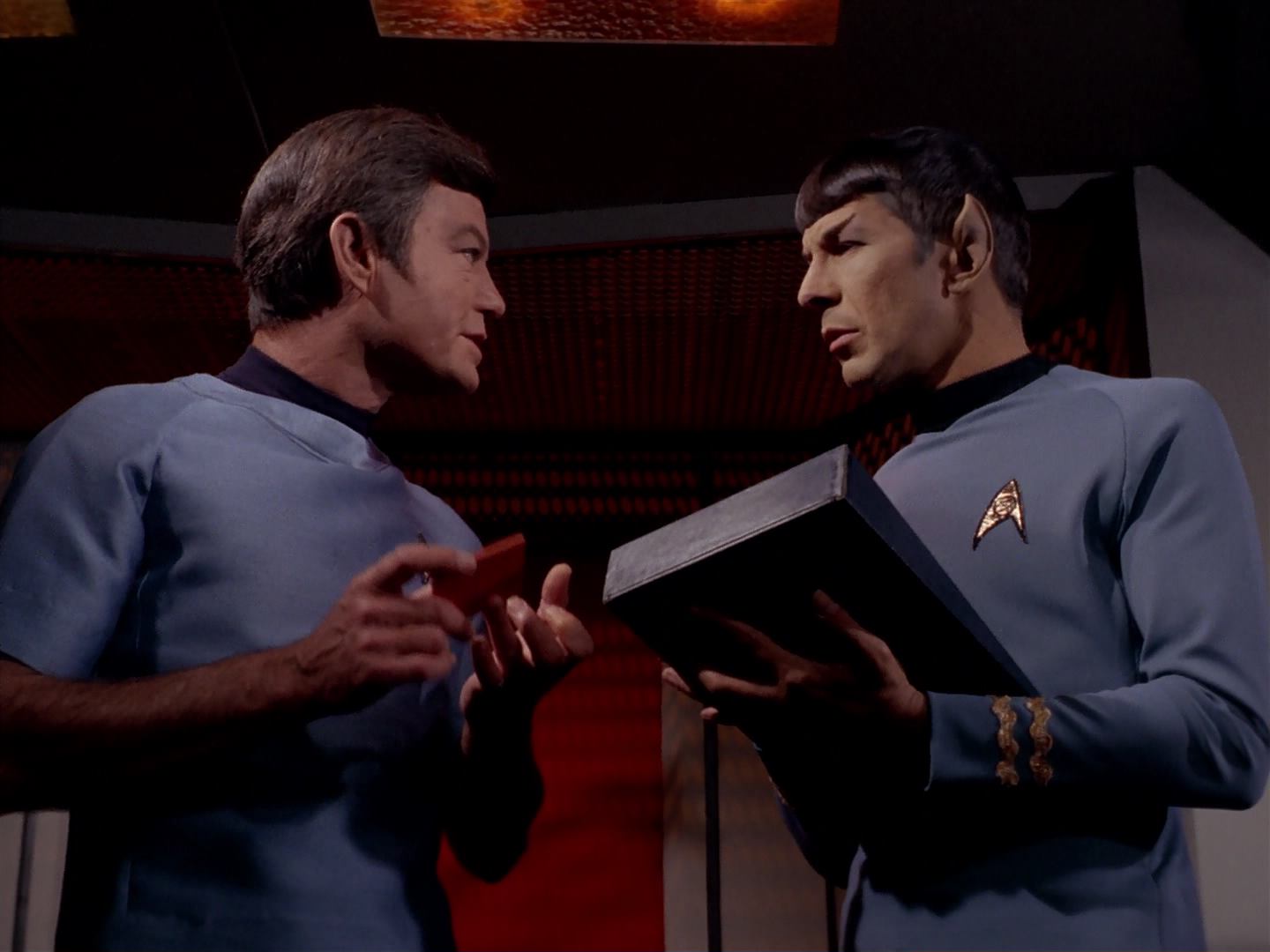 ariane179254_StarTrek_3x13_ElaanOfTroyius_3218.jpg