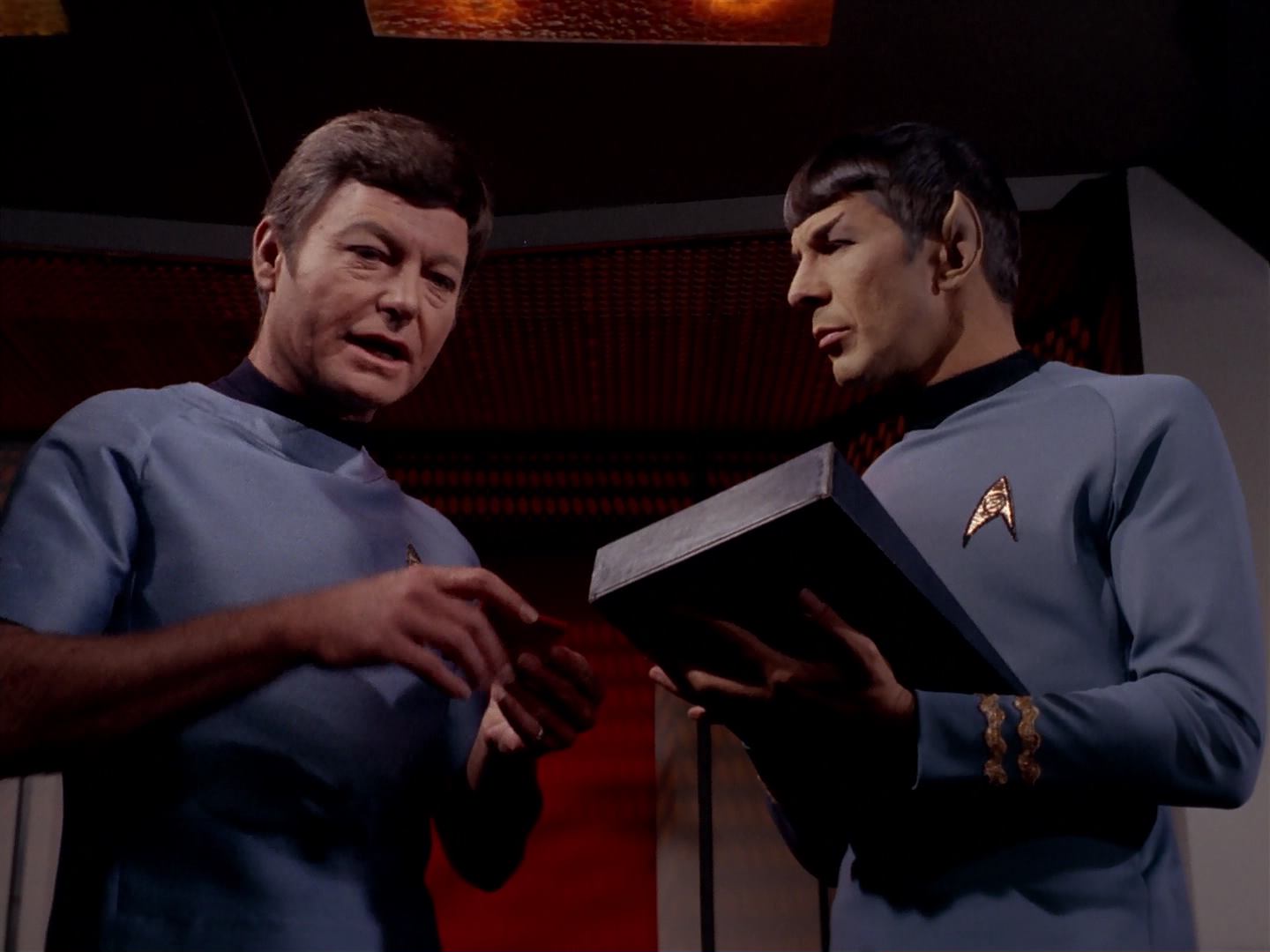 ariane179254_StarTrek_3x13_ElaanOfTroyius_3219.jpg