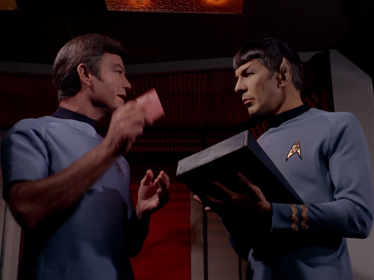 ariane179254_StarTrek_3x13_ElaanOfTroyius_3221.jpg
