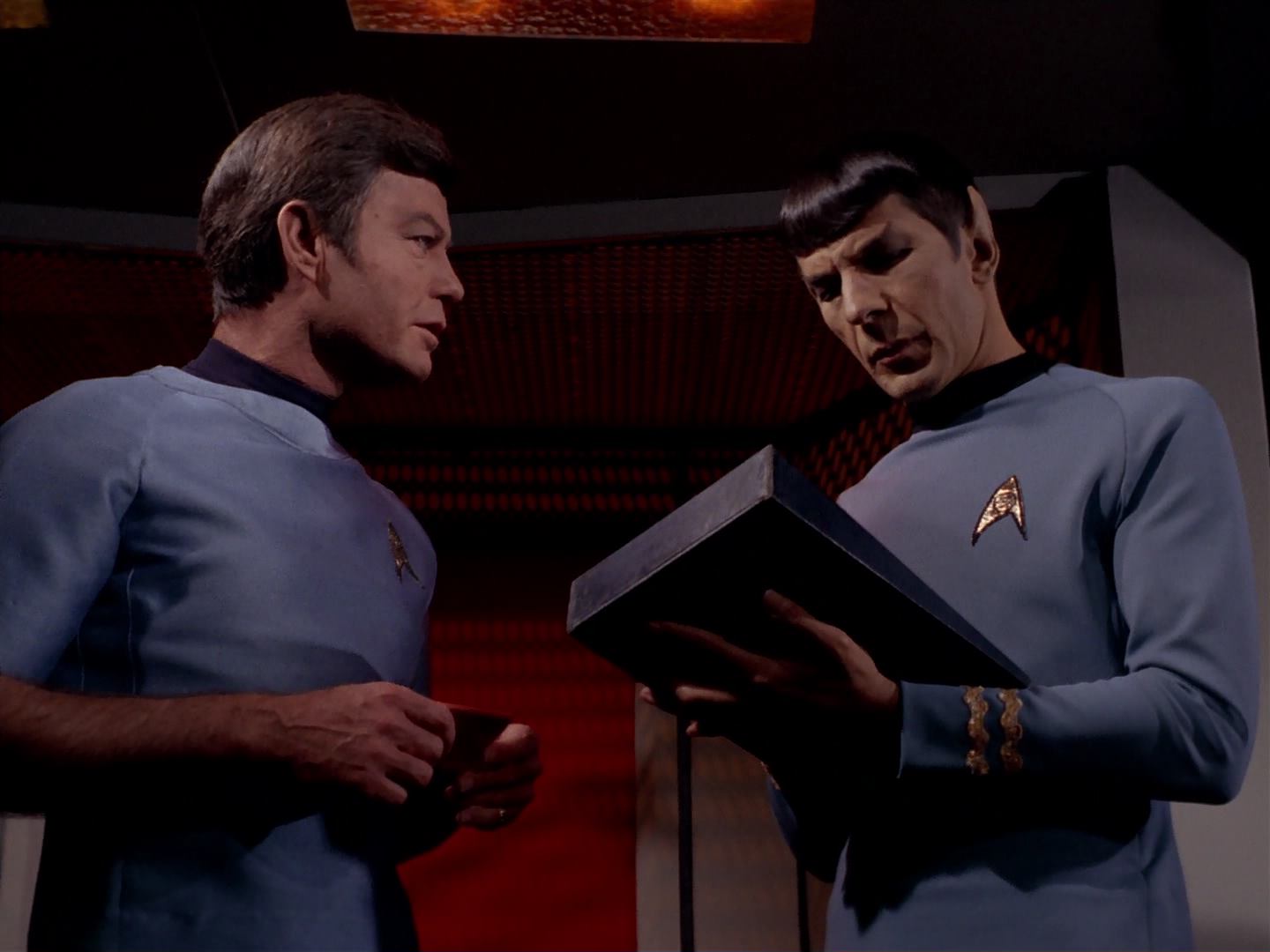 ariane179254_StarTrek_3x13_ElaanOfTroyius_3226.jpg