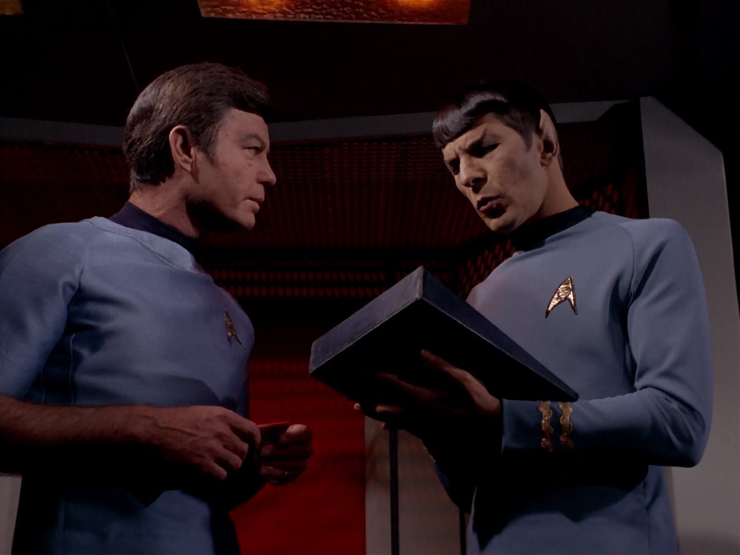 ariane179254_StarTrek_3x13_ElaanOfTroyius_3229.jpg